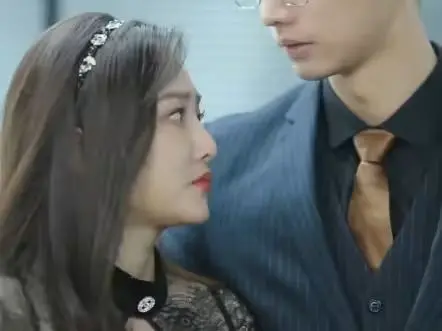 《惹是非的是她》：都市女性的独立觉醒与情感纠葛，一次让人欲罢不能的观影体验