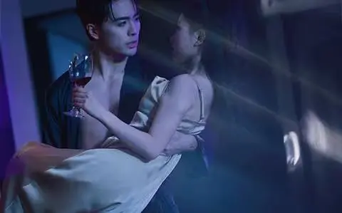 《我的抢婚老公是恋爱脑》：霸道总裁的“脑回路”还能不能救？一场笑料百出的抢婚闹剧