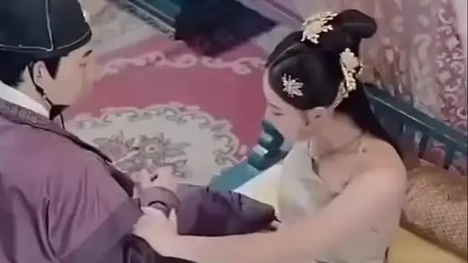 《假太监，从攻略贵妃到权倾朝野》：穿越男的“逆天改命”之路，笑到飙泪的权谋养成记！